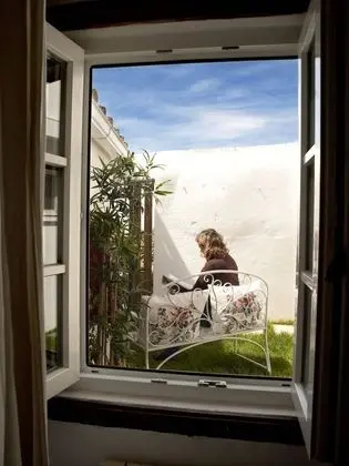 Büyük Yataklı Tek Kişilik Oda