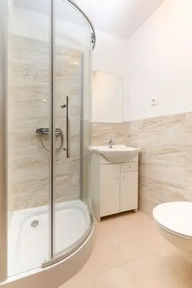 Basic Tek Büyük veya İki Ayrı Yataklı Oda, 2 Çift Kişilik Yatak