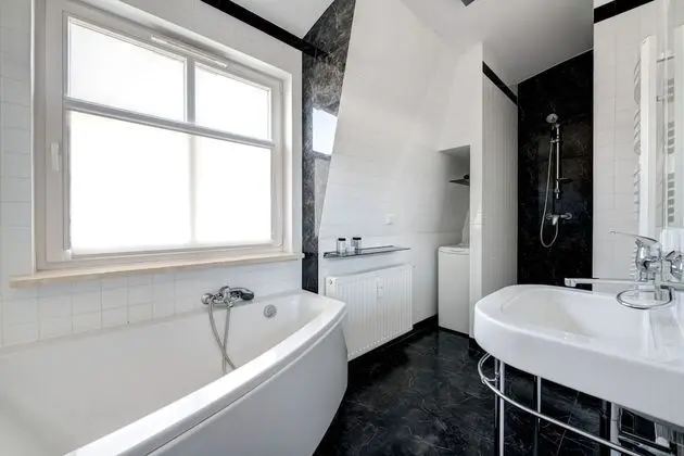 Grand Apart Daire, 1 Yatak Odası, Balkon, Avlu Manzaralı
