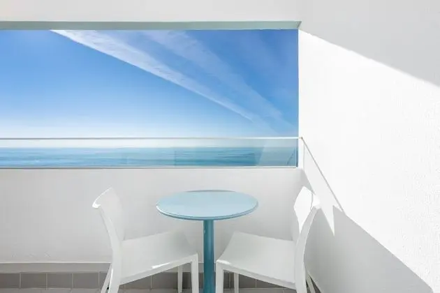 Tek Büyük veya İki Ayrı Yataklı Oda, Deniz Manzaralı