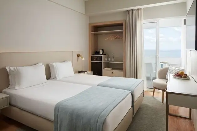 Tek Büyük Yataklı Oda, Deniz Manzaralı (High Floor)