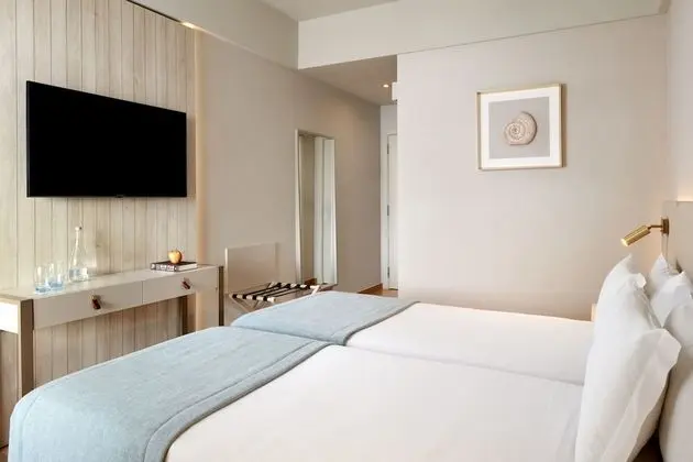 Tek Büyük Yataklı Oda, Deniz Manzaralı (High Floor)