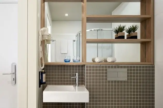 Tek Büyük Yataklı Oda, Deniz Manzaralı (High Floor)