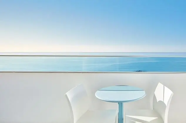 Tek Büyük Yataklı Oda, Deniz Manzaralı (High Floor)