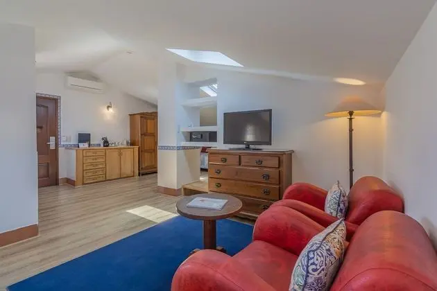Junior Süit, Teras (Attic)