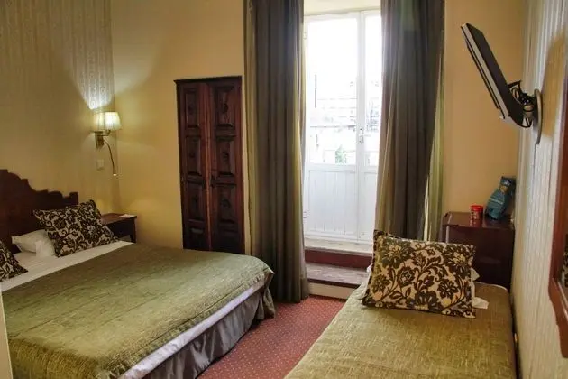 Tek Büyük veya İki Ayrı Yataklı Oda (Extra bed)