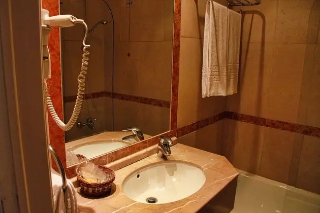 Tek Büyük veya İki Ayrı Yataklı Oda (Extra bed)