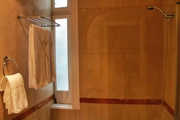 Tek Büyük veya İki Ayrı Yataklı Oda (Extra bed)