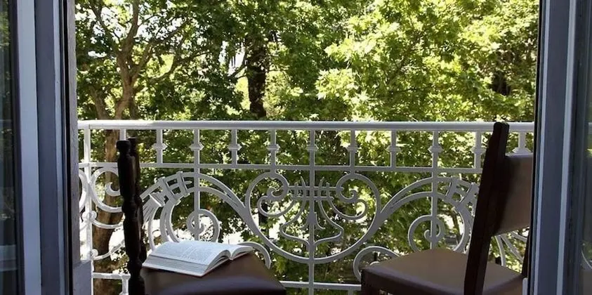 Tek Büyük veya İki Ayrı Yataklı Oda (View on Av. Liberdade)