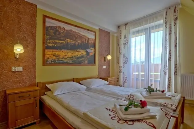 Tek Büyük veya İki Ayrı Yataklı Oda, Balkon, Dağ Manzaralı (Large Room; with an extra bed)