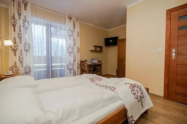 Tek Büyük veya İki Ayrı Yataklı Oda, Balkon, Dağ Manzaralı (Large Room; with an extra bed)