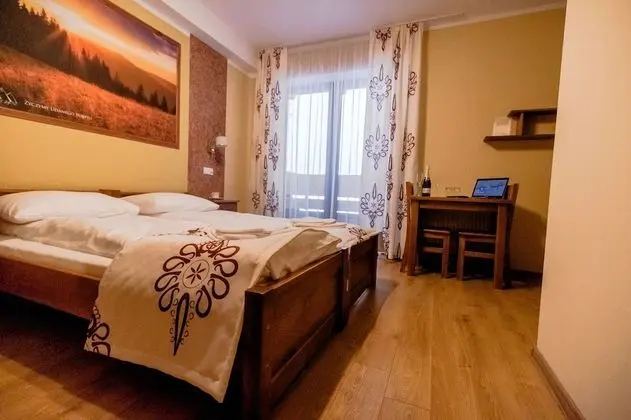 Tek Büyük veya İki Ayrı Yataklı Oda, Balkon, Dağ Manzaralı (Large Room; with an extra bed)