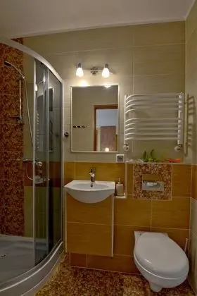 Tek Büyük veya İki Ayrı Yataklı Oda, Balkon, Dağ Manzaralı (Large Room; with an extra bed)