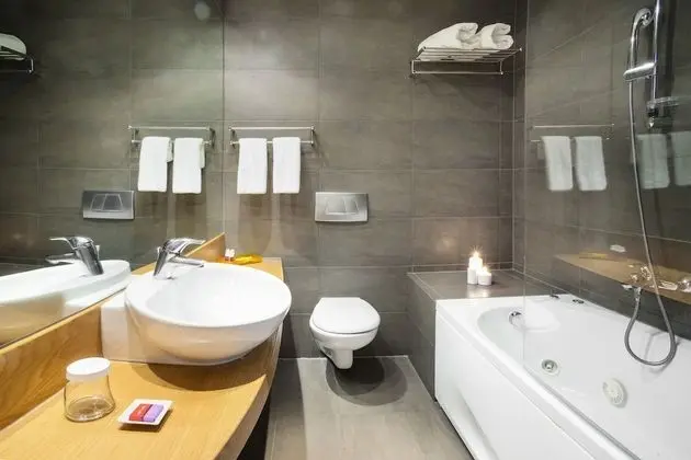 Tek Büyük veya İki Ayrı Yataklı Oda, Şehir Manzaralı