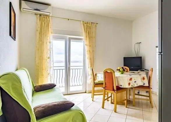 Apart Daire (Domagoj - on the beach - A3 bijeli(2+)