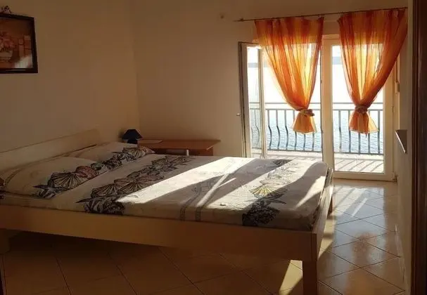 Stüdyo (Domagoj - on the beach - SA5 bijeli(2)