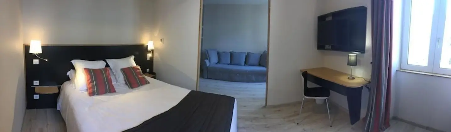 Junior Süit, 1 Büyük (Queen) Boy Yatak ve Çekyat