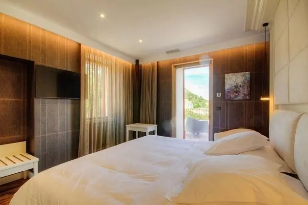 Luxury Tek Büyük Yataklı Oda