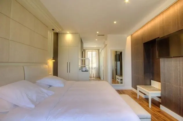 Luxury Tek Büyük Yataklı Oda