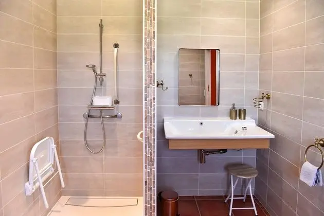 Comfort Tek Büyük Yataklı Oda, 1 En Büyük (King) Boy Yatak, Engellilere Uygun, Sigara İçilmez