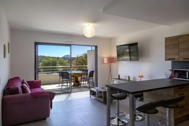 Apart Daire, Engellilere Uygun, Banyolu/Duşlu (Hugo 11)