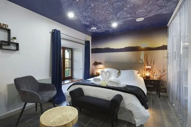 Design Tek Büyük Yataklı Oda, Özel Banyo, Bahçe Manzaralı