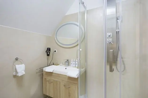 Dört Kişilik Oda, Banyolu/Duşlu, Bahçe Manzaralı