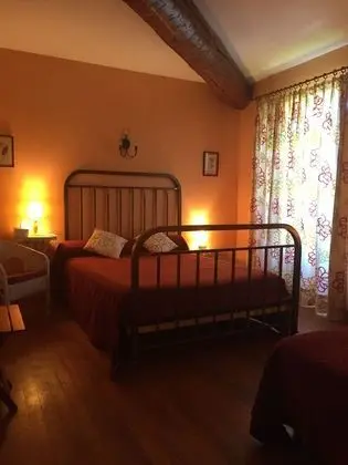 Classic Üç Kişilik Oda (Red)