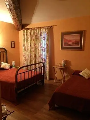 Classic Üç Kişilik Oda (Red)