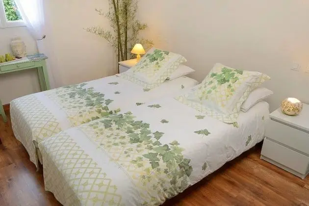 Tek Büyük veya İki Ayrı Yataklı Oda (Brins d'Herbes)