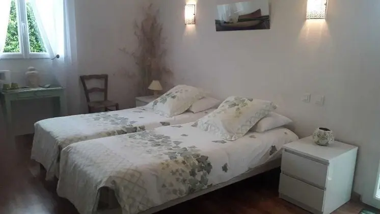 Tek Büyük veya İki Ayrı Yataklı Oda (Brins d'Herbes)