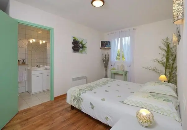 Tek Büyük veya İki Ayrı Yataklı Oda (Brins d'Herbes)