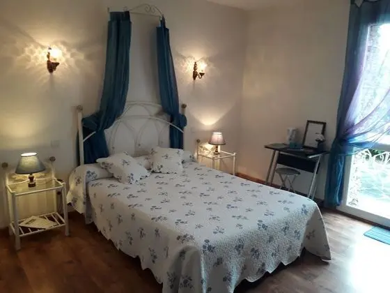 Tek Büyük Yataklı Oda (Hirondelles)