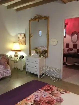 Romantic Tek Büyük Yataklı Oda (Charme)