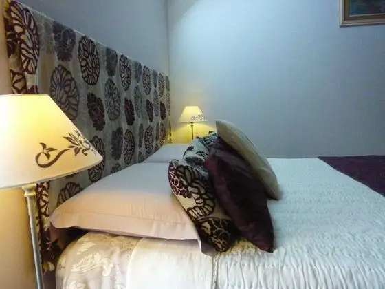 Tek Büyük Yataklı Oda (Cambremer)