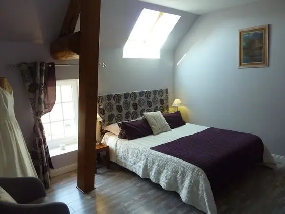 Tek Büyük Yataklı Oda (Cambremer)