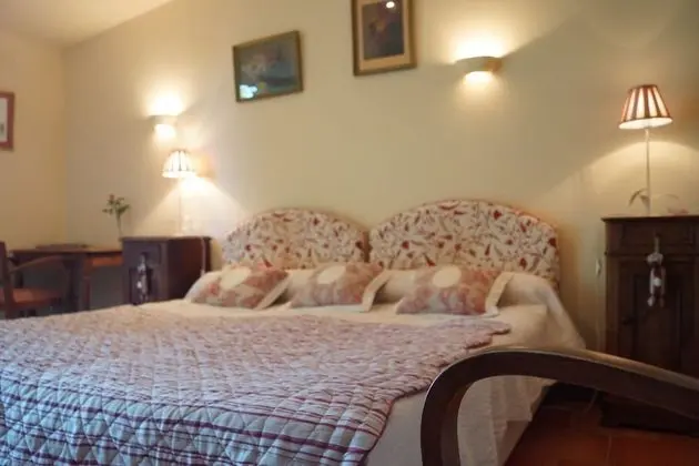 Tek Büyük veya İki Ayrı Yataklı Oda, Bahçeli (Chambre Pourpre)