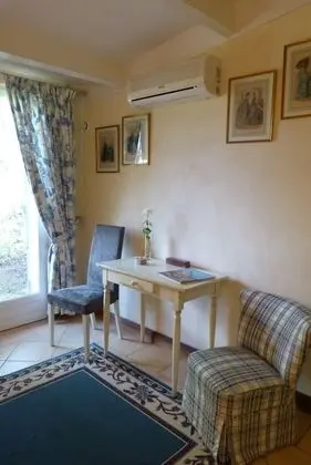 Tek Büyük Yataklı Oda, Bahçeli (Chambre Blanche)