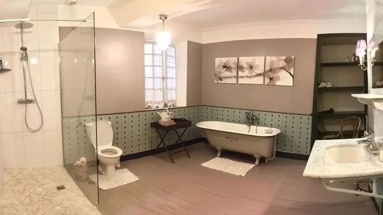 Dört Kişilik Oda, Ortak Banyo, Park Manzaralı