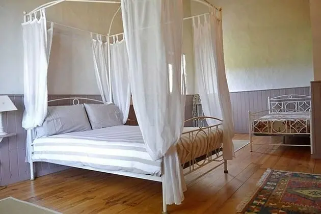 Üç Kişilik Oda (Figuier)