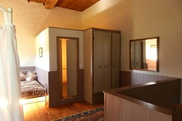 Üç Kişilik Oda (Figuier)