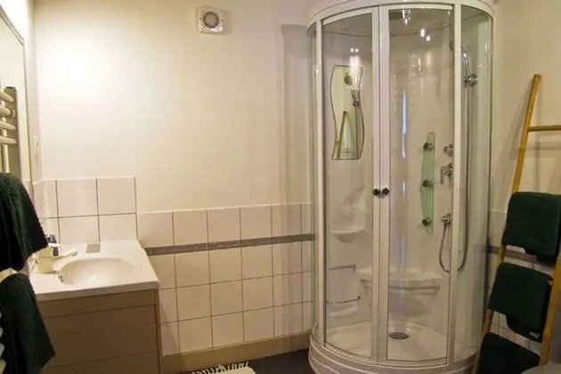 Üç Kişilik Oda (Figuier)