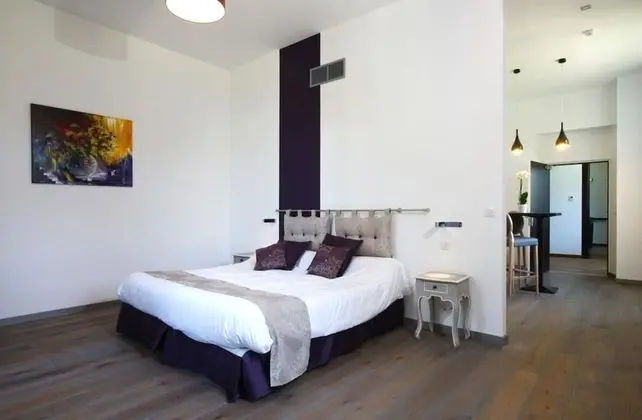Comfort Tek Büyük Yataklı Oda