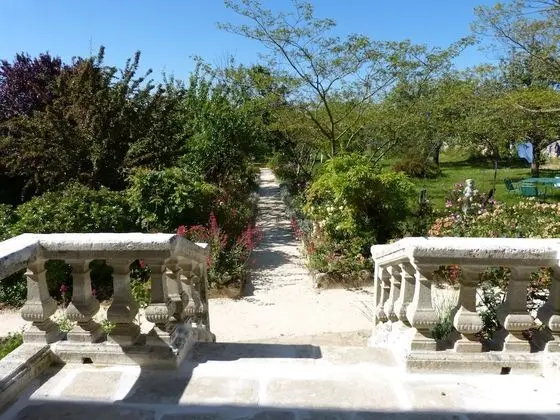 Luxury Tek Büyük Yataklı Oda, Banyolu/Duşlu, Bahçe Manzaralı (Charleston)