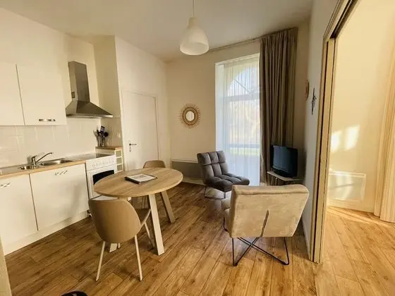 Apart Daire (Coquelicot)