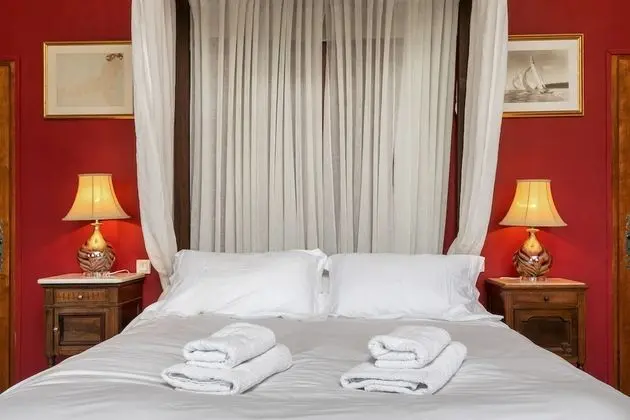 Traditional Tek Büyük Yataklı Oda