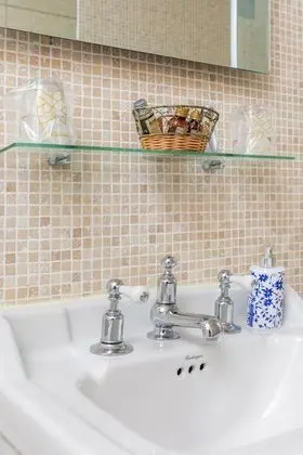 Traditional Tek Büyük Yataklı Oda