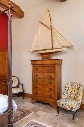 Traditional Tek Büyük Yataklı Oda