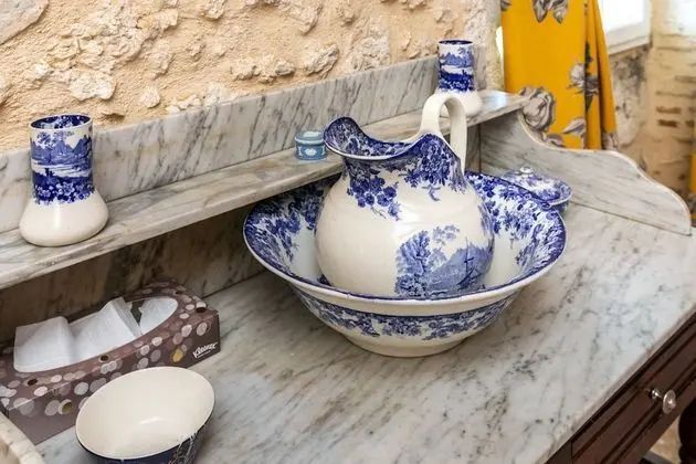 Traditional Tek Büyük Yataklı Oda