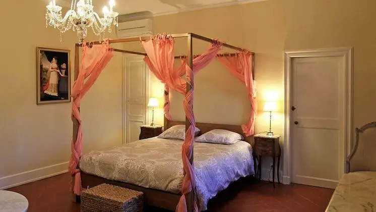 Tek Büyük Yataklı Oda, Tepe Manzaralı (Joséphine)